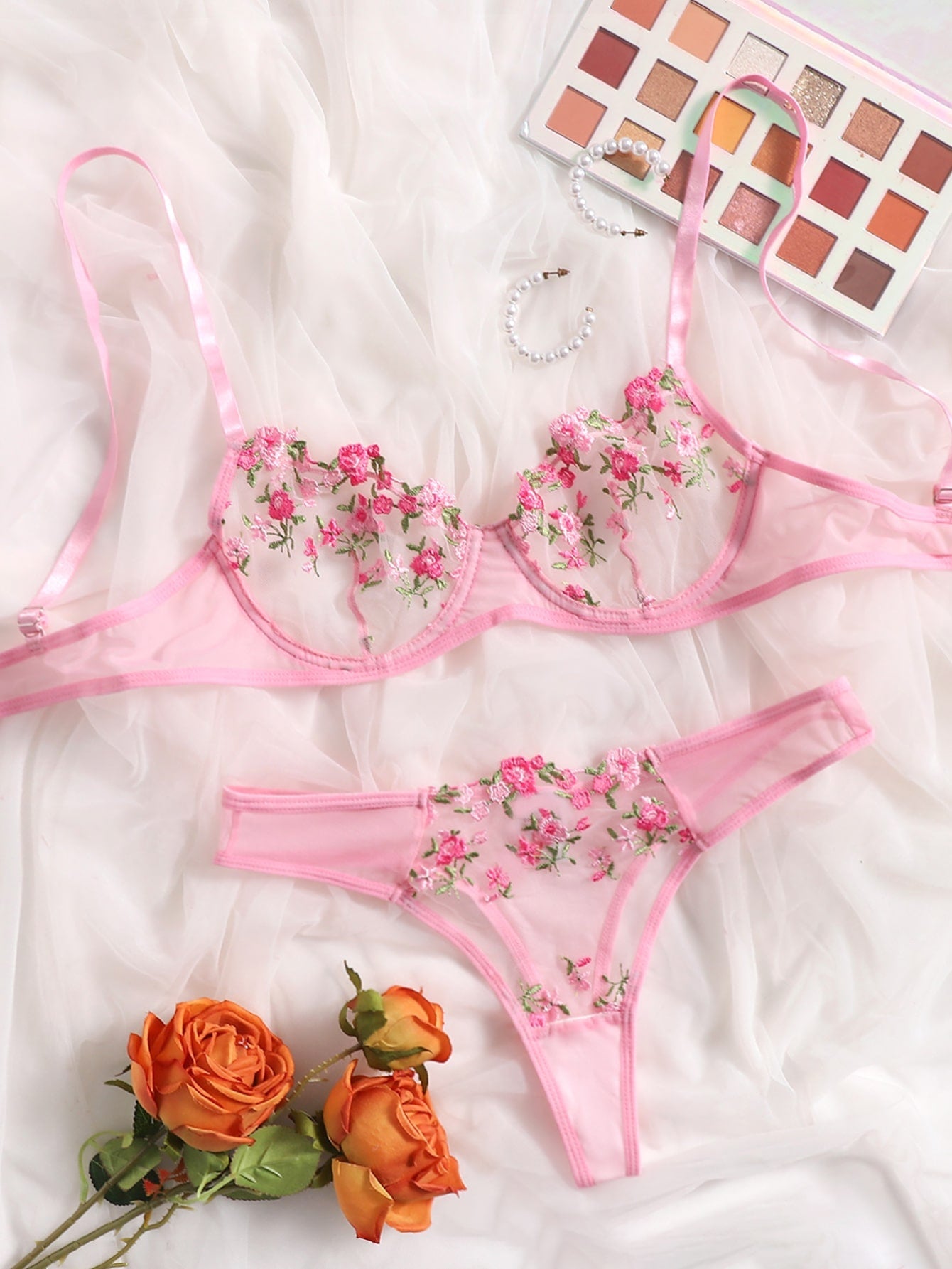 Ensemble soutien-gorge et string fleuris transparents Lila