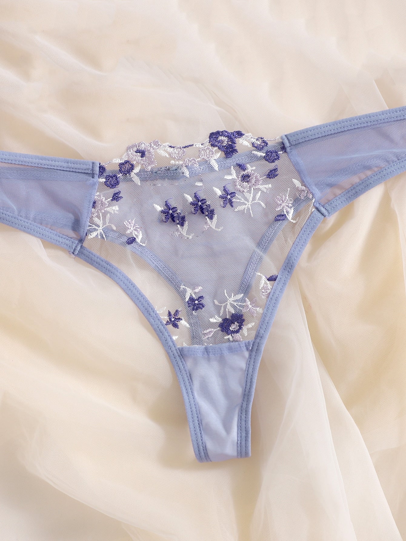 Ensemble soutien-gorge et string fleuris transparents Lila