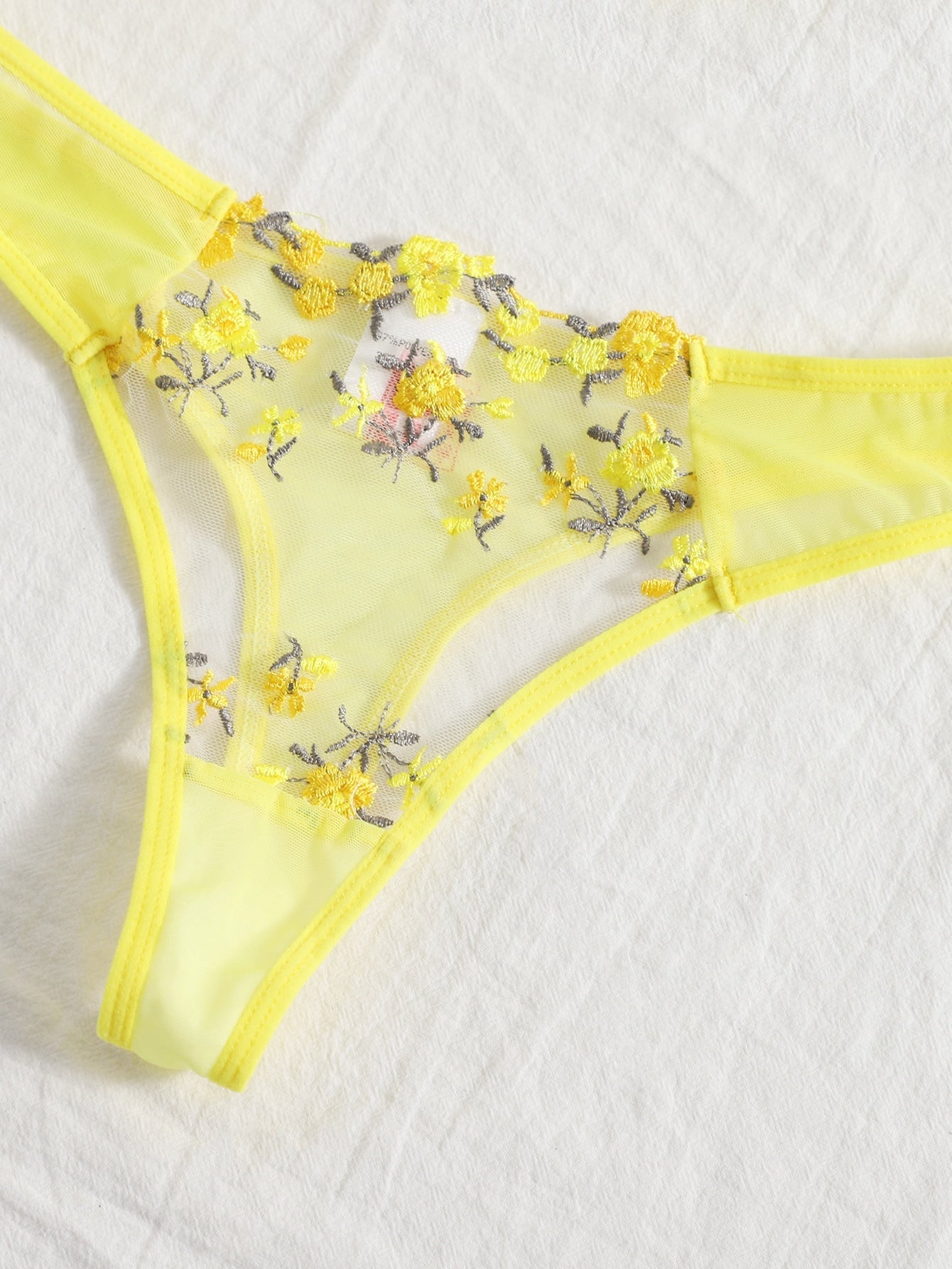 Ensemble soutien-gorge et string fleuris transparents Lila