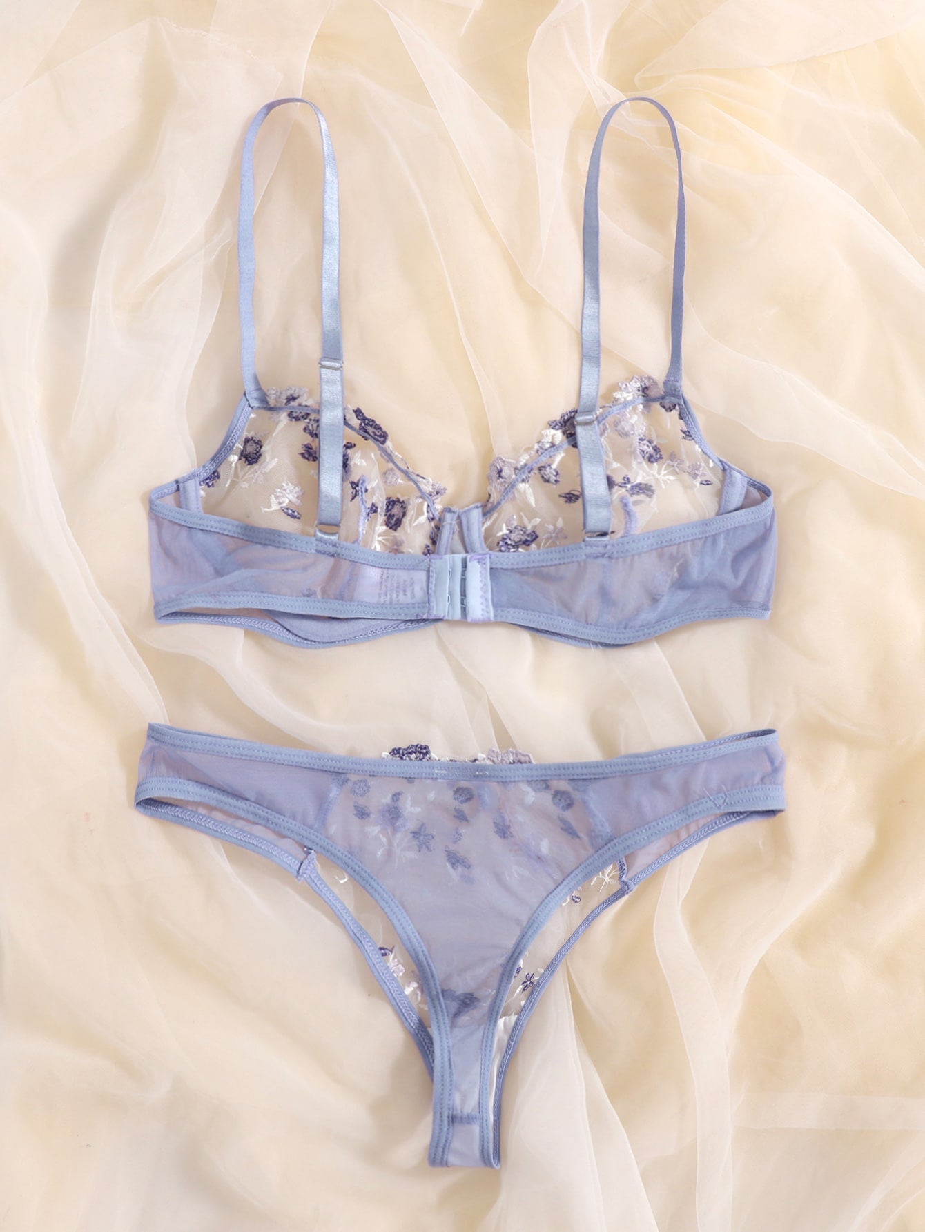 Ensemble soutien-gorge et string fleuris transparents Lila