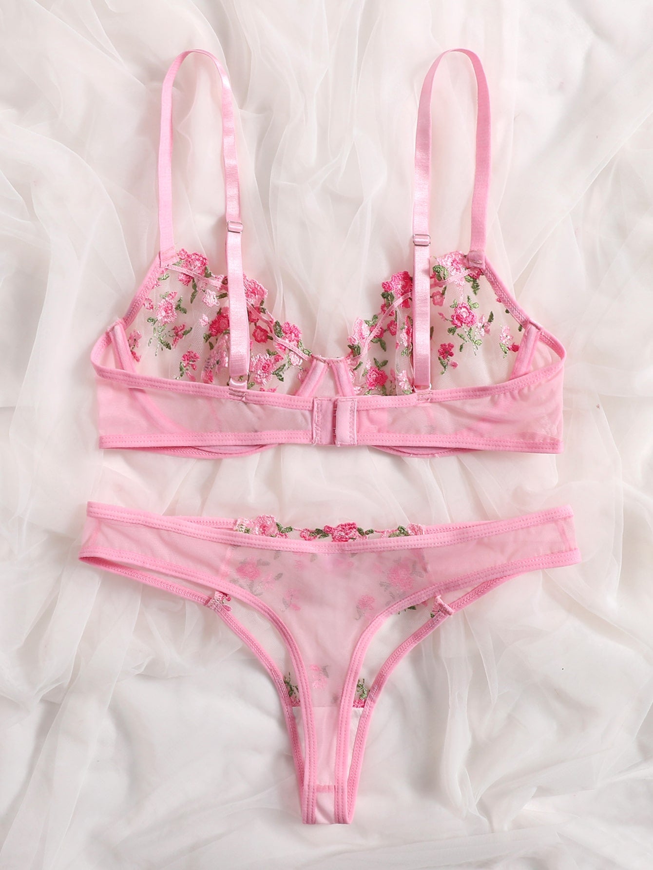 Ensemble soutien-gorge et string fleuris transparents Lila
