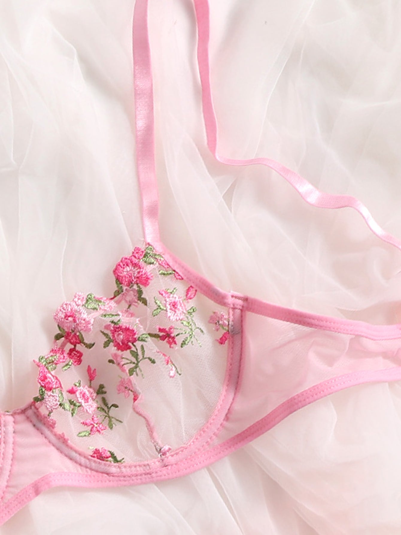 Ensemble soutien-gorge et string fleuris transparents Lila